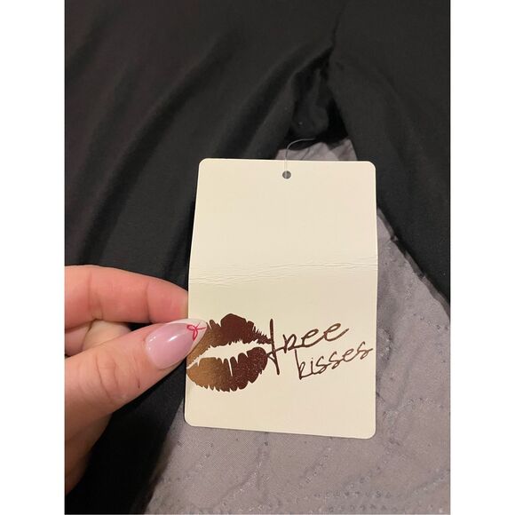 Free Kisses Black Top Women’s 3X New Silver Keyhole Front - Picture 2 of 5